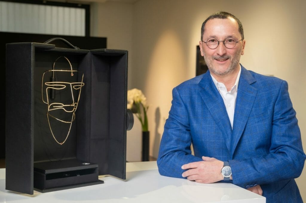 Pierre Salanitro et le masque "Le Guerrier"