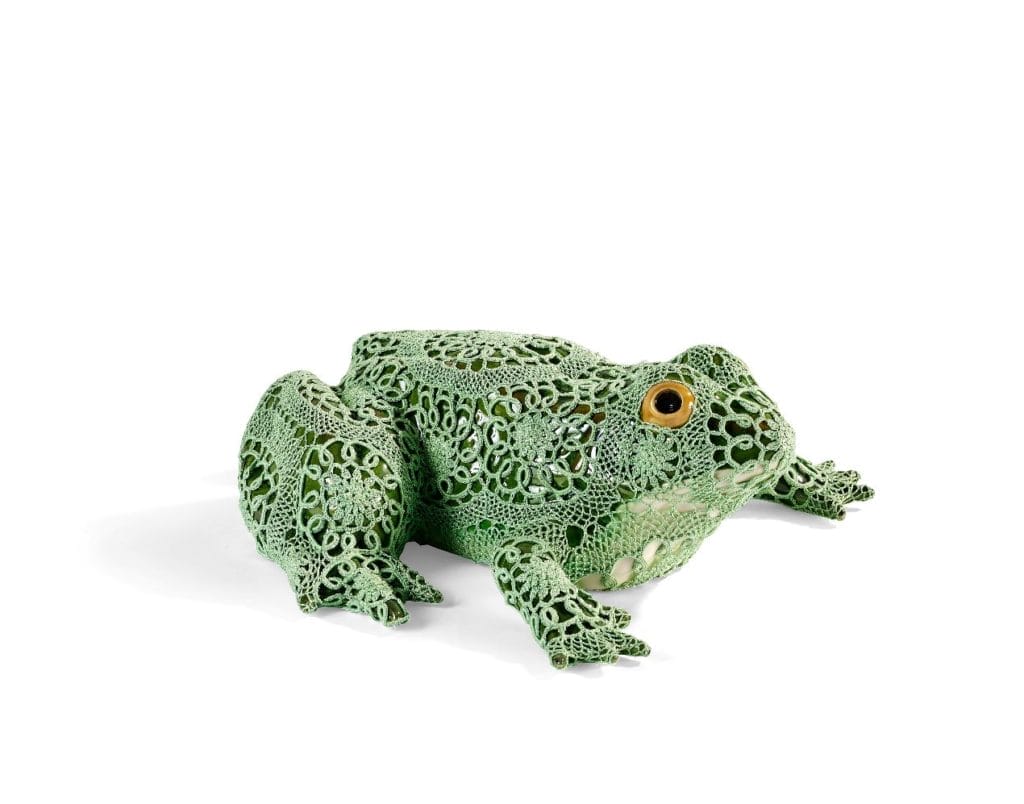 Joana VASCONCELOS - Vega - 2014 - Faïence de Rafael Bordalo Pinheiro peinte à l’acrylique, crochet en coton fait main - 13 x 39 x 34 cm - Mise à prix : 8 000 €